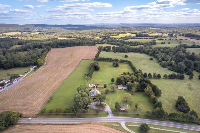 14431 Wyatts Way, Huddleston, VA 24104