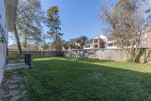 8427 Pines Place Drive, Humble, TX 77346