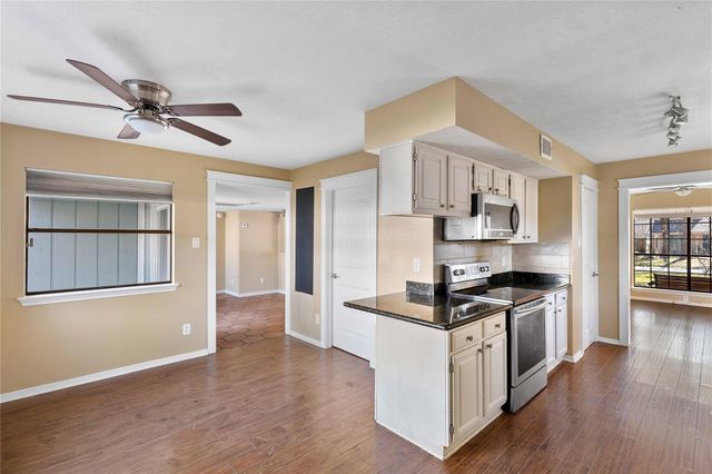 8427 Pines Place Drive, Humble, TX 77346