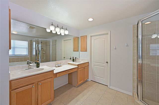 8852 FOUNDERS CIRCLE, Palmetto, FL 34221