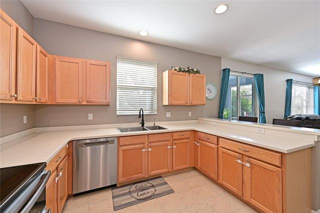 8852 FOUNDERS CIRCLE, Palmetto, FL 34221