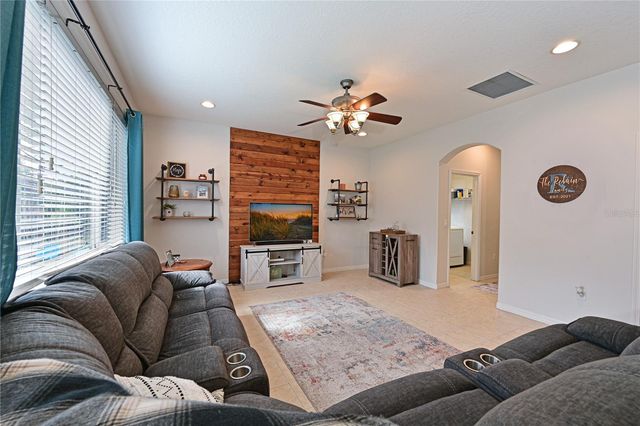 8852 FOUNDERS CIRCLE, Palmetto, FL 34221