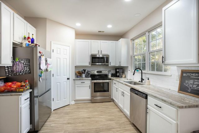 215 Evesham Drive, Summerville, SC 29485