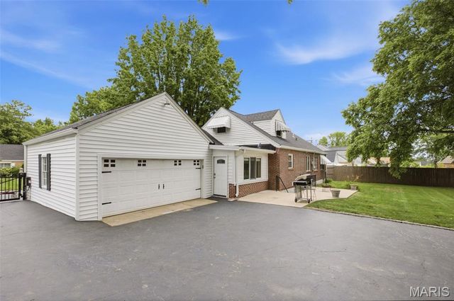 9860 Berwick Drive, Affton, MO 63123