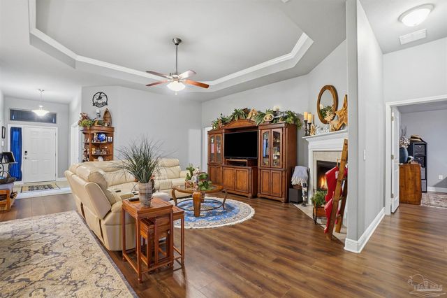 6085 Winchester Cir, Milton, FL 32570