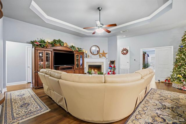 6085 Winchester Cir, Milton, FL 32570