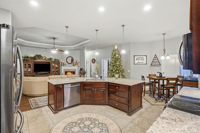 6085 Winchester Cir, Milton, FL 32570