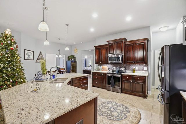 6085 Winchester Cir, Milton, FL 32570