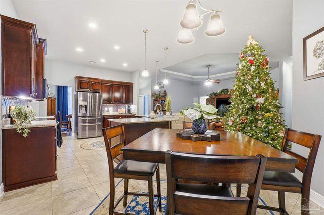 6085 Winchester Cir, Milton, FL 32570