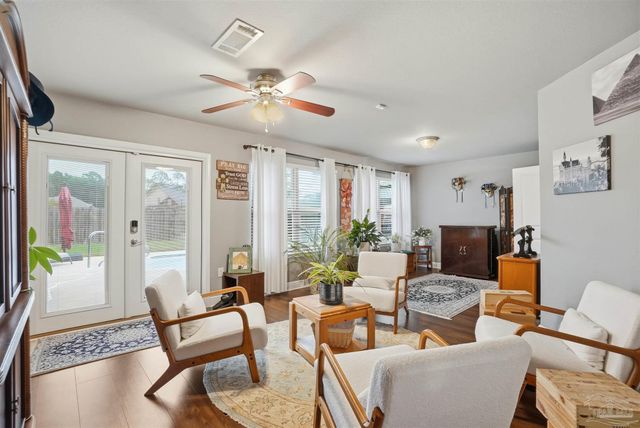 6085 Winchester Cir, Milton, FL 32570