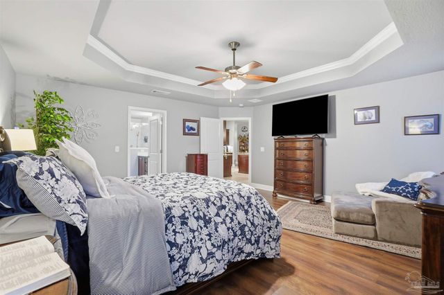 6085 Winchester Cir, Milton, FL 32570