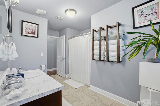 6085 Winchester Cir, Milton, FL 32570