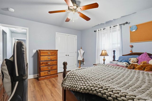 6085 Winchester Cir, Milton, FL 32570