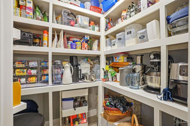 6085 Winchester Cir, Milton, FL 32570