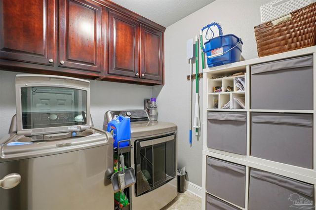 6085 Winchester Cir, Milton, FL 32570