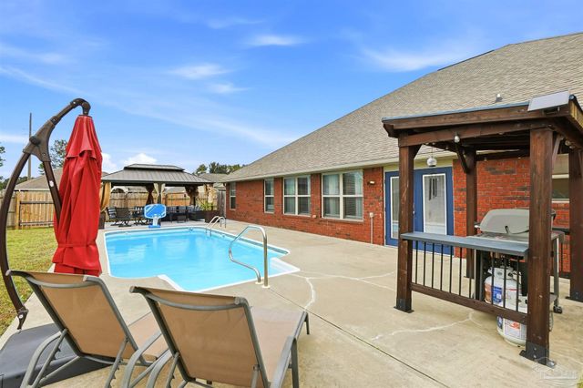 6085 Winchester Cir, Milton, FL 32570