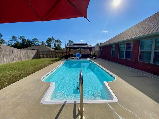 6085 Winchester Cir, Milton, FL 32570