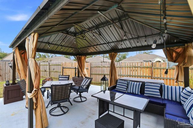 6085 Winchester Cir, Milton, FL 32570