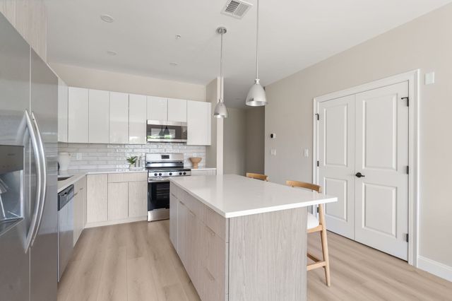 13 Wentworth Road 407, Quincy, MA 02170