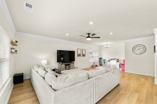 348 Geneva Ln, Columbia, TN 38401