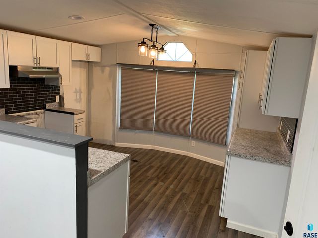 86 S Saratoga Pl, Sioux Falls, SD 57110