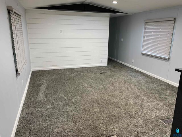 86 S Saratoga Pl, Sioux Falls, SD 57110
