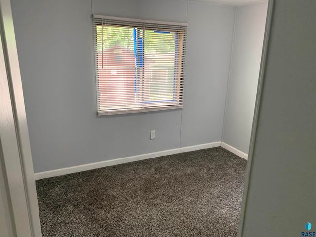 86 S Saratoga Pl, Sioux Falls, SD 57110
