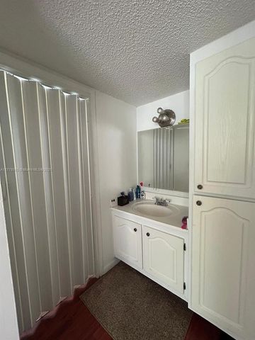 17021 N Bay Rd 322, Sunny Isles Beach, FL 33160