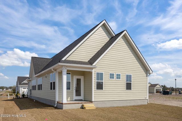 102 Golden Finch Drive, Beaufort, NC 28516