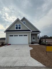 102 Golden Finch Drive, Beaufort, NC 28516