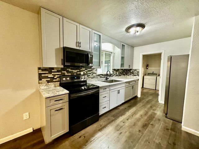 1253 E Louise Ave, Manteca, CA 95336