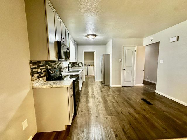 1253 E Louise Ave, Manteca, CA 95336