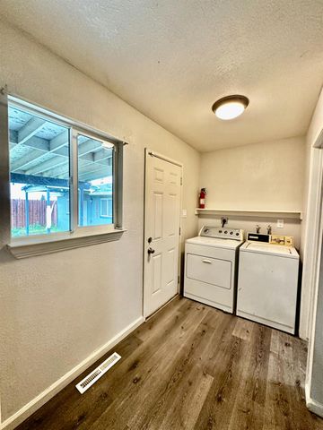 1253 E Louise Ave, Manteca, CA 95336