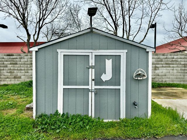 1253 E Louise Ave, Manteca, CA 95336