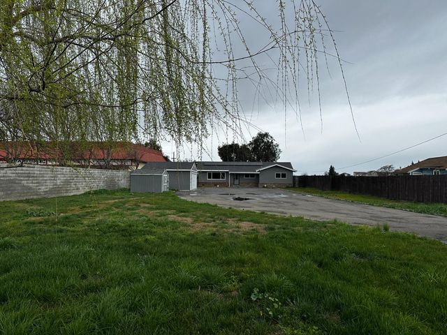 1253 E Louise Ave, Manteca, CA 95336