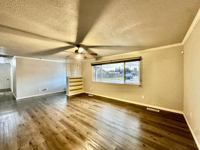 1253 E Louise Ave, Manteca, CA 95336