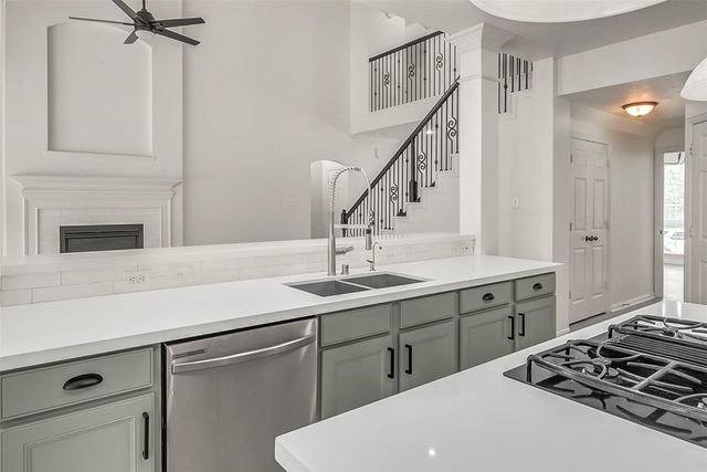 10 Chippewa Trail, Spring, TX 77389