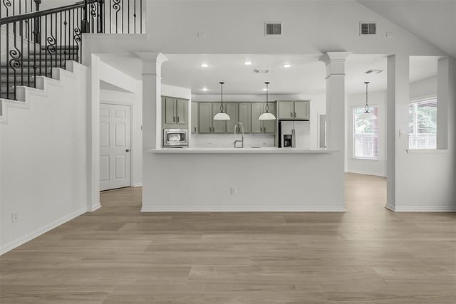 10 Chippewa Trail, Spring, TX 77389