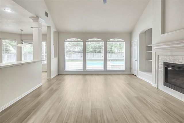 10 Chippewa Trail, Spring, TX 77389