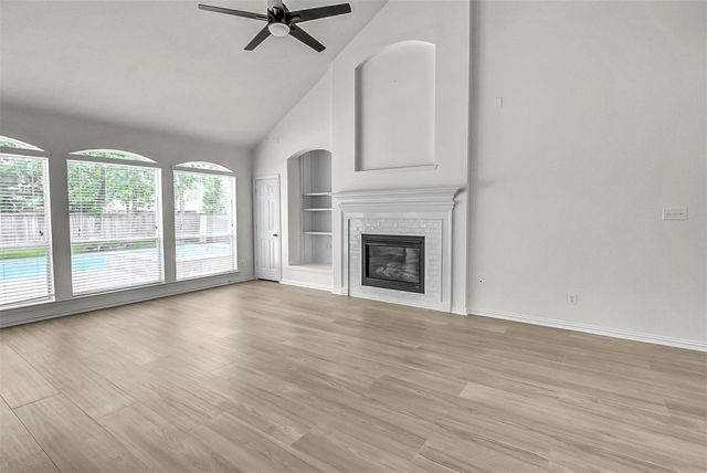 10 Chippewa Trail, Spring, TX 77389