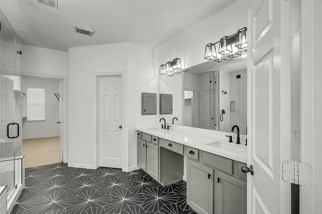 10 Chippewa Trail, Spring, TX 77389