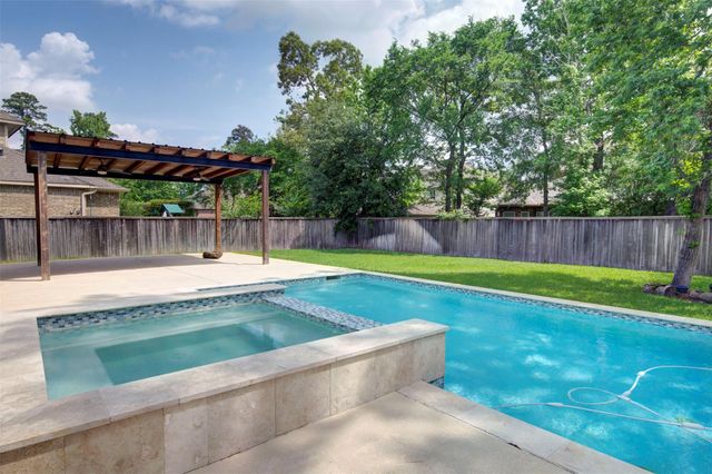 10 Chippewa Trail, Spring, TX 77389