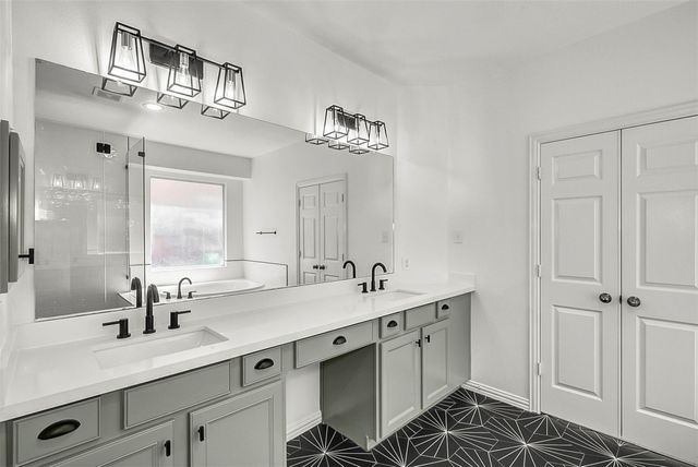 10 Chippewa Trail, Spring, TX 77389