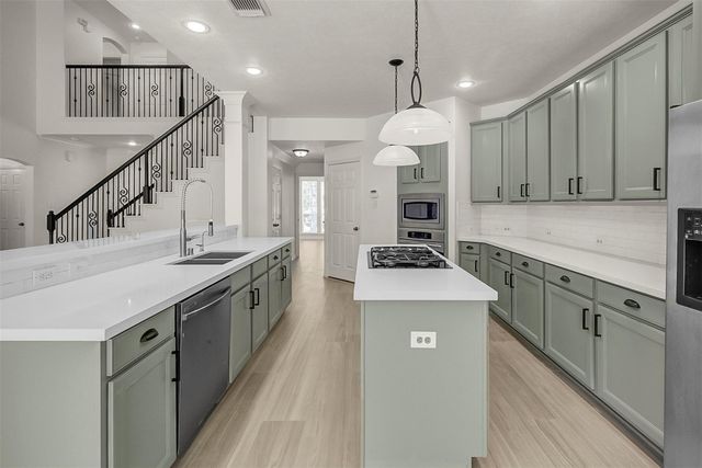 10 Chippewa Trail, Spring, TX 77389
