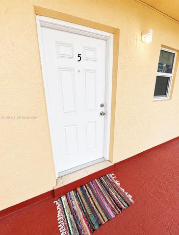 4050 NW 135th St 5-1, Opa-locka, FL 33054