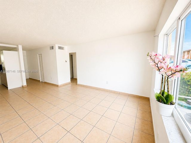 4050 NW 135th St 5-1, Opa-locka, FL 33054