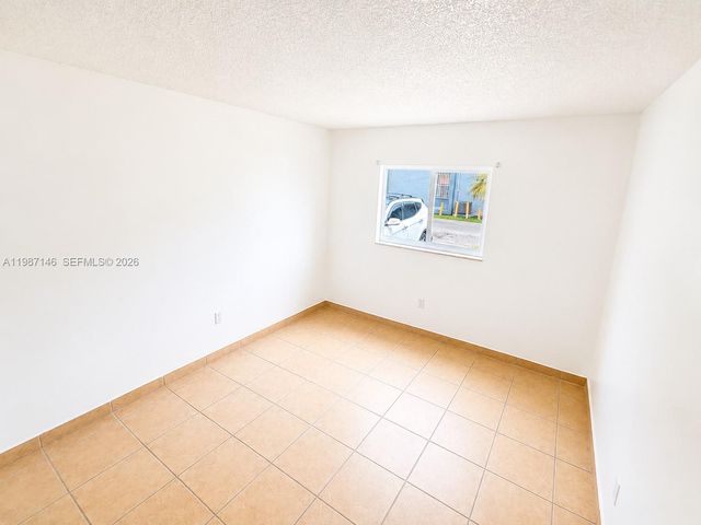 4050 NW 135th St 5-1, Opa-locka, FL 33054