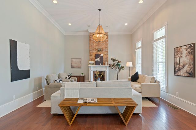 1211 Boscobel St, Nashville, TN 37206