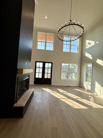 112 Fairway Dr, Clarksville, TN 37043