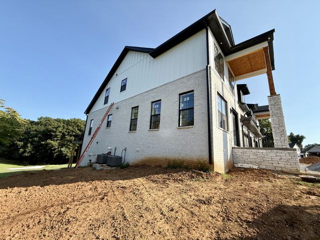 112 Fairway Dr, Clarksville, TN 37043
